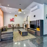 Chalet Apartments * Слима