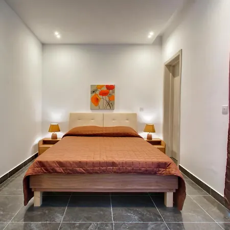Chalet Apartments Слима